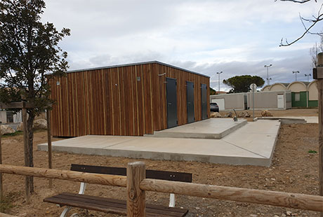 Aménagement du boulodrome municipal avec des conteneurs maritimes